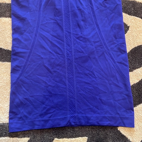 Like new Lululemon tank top - Picture 6 of 10